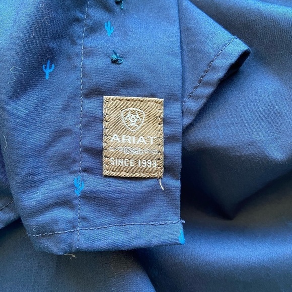 Ariat Men's Pollerd Shirt Large Long Sleeve Fitted Dark Blue Cactus Print Button - Picture 11 of 14